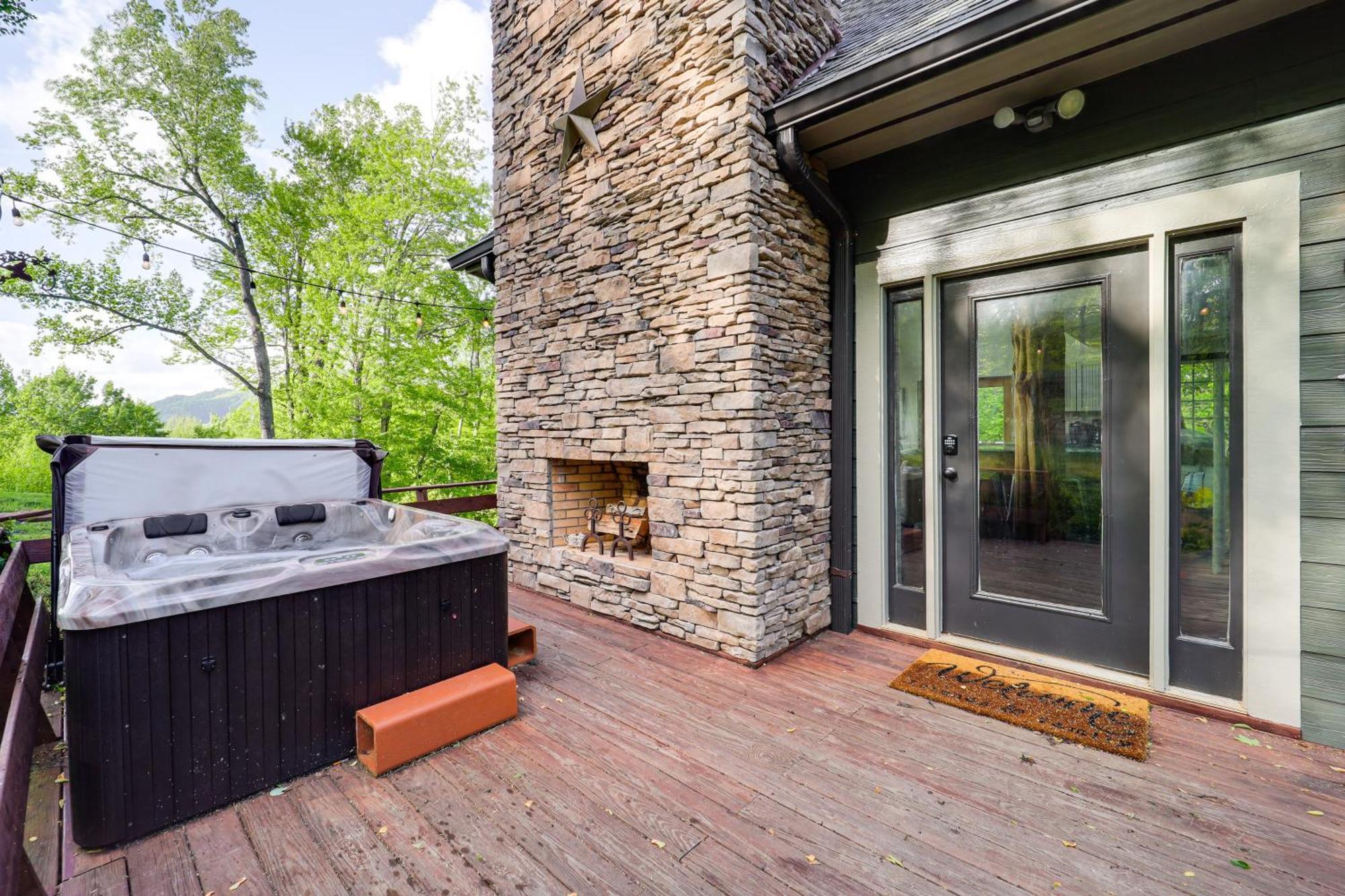 Luxe Appalachian Mountain Cabin With Hot Tub, Views Warrensville Exterior photo