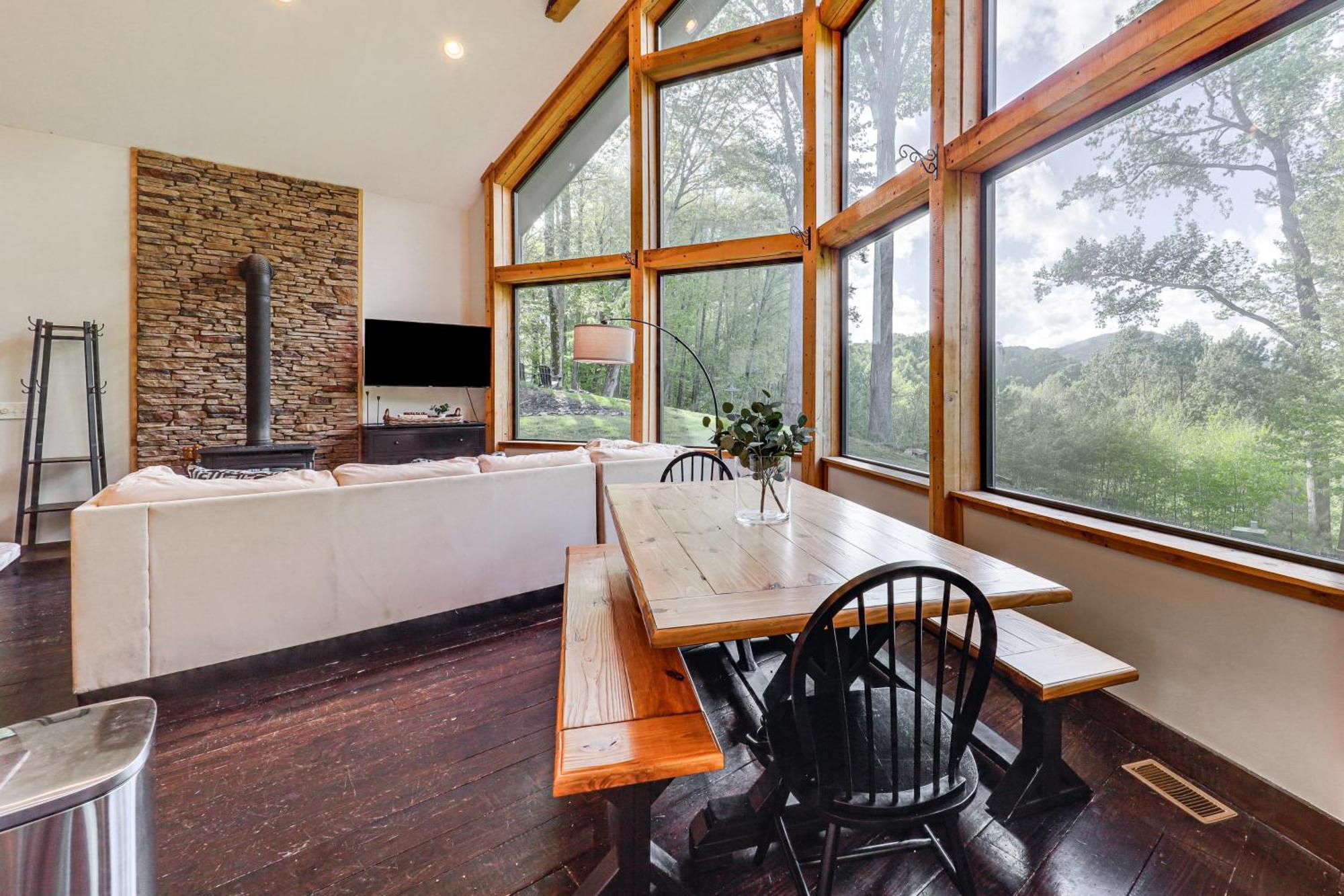 Luxe Appalachian Mountain Cabin With Hot Tub, Views Warrensville Exterior photo