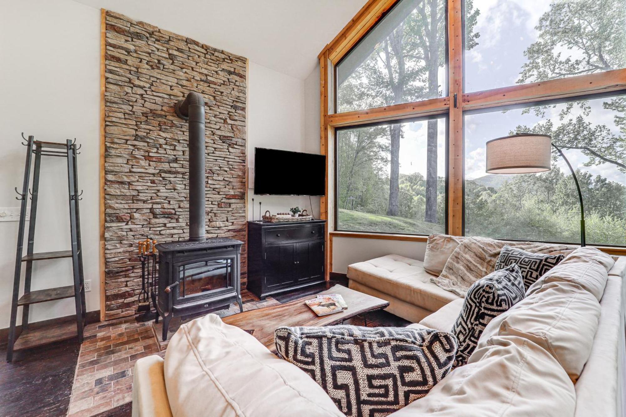Luxe Appalachian Mountain Cabin With Hot Tub, Views Warrensville Exterior photo