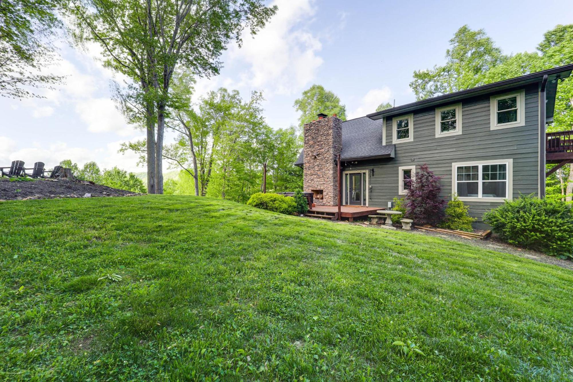 Luxe Appalachian Mountain Cabin With Hot Tub, Views Warrensville Exterior photo