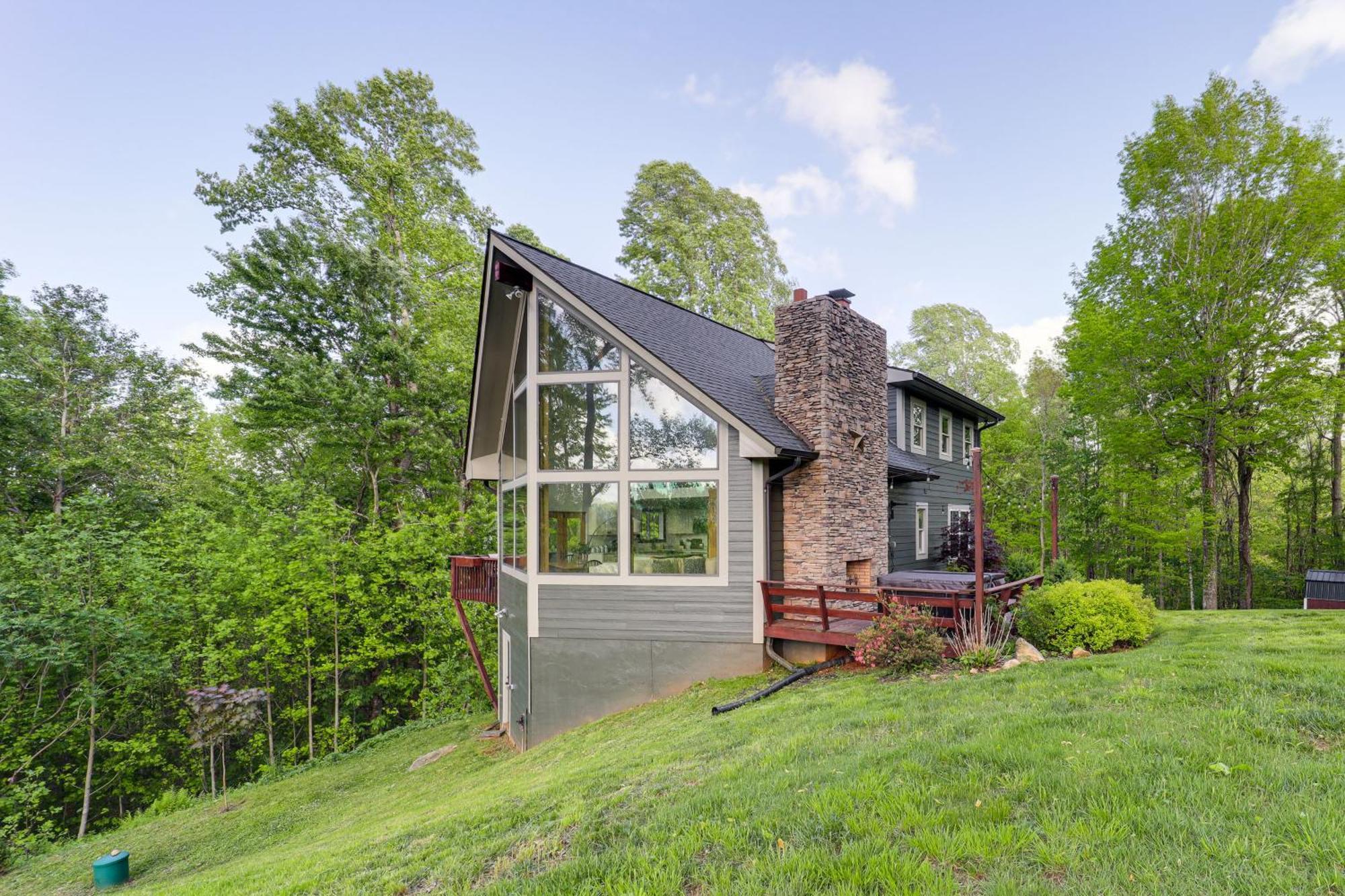 Luxe Appalachian Mountain Cabin With Hot Tub, Views Warrensville Exterior photo